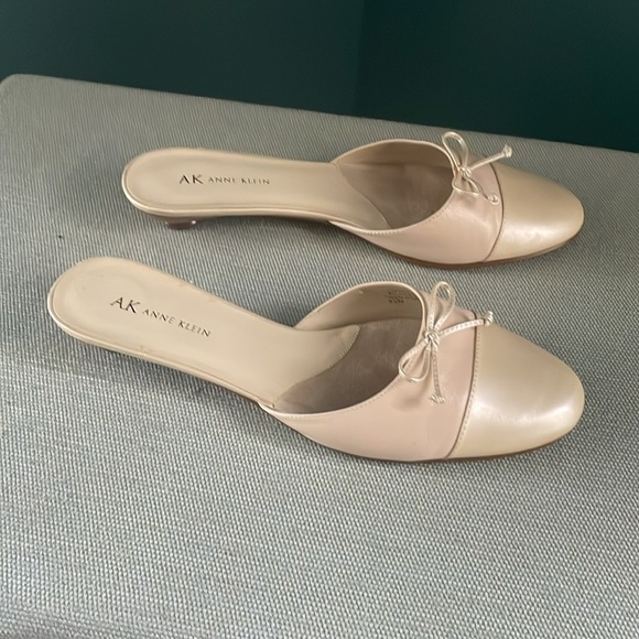 Anne Klein Cream Mules with Bow Detail - Picture 4 of 8